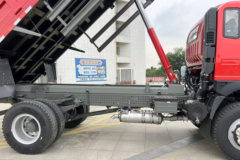 中国重汽成都商用车 V3 4.3L柴油 220马力 4X2 法士特10档 4.44米排半自卸车