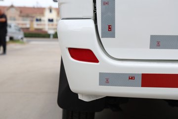 �����𱭺�ʨ 2025�� ���� 2L���� 136���� 2���߶���ջ���ͼƬ