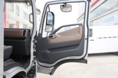 上汽跃进超越H500 大咖 170马力 4X2 4.09米冷藏车