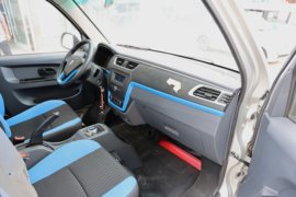 新海豚EV&nbsp;电动载货车驾驶室图片