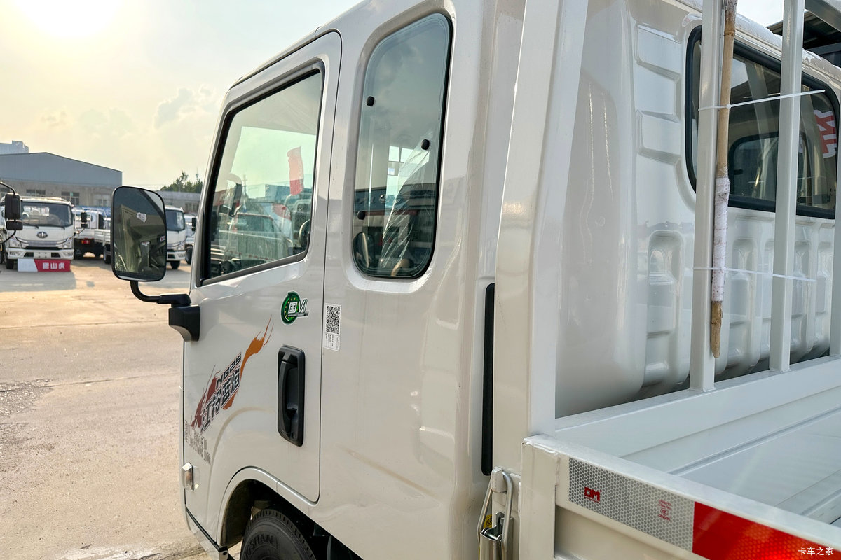 江铃全新顺达豪华款解析 136马力 城配轻载栏板轻卡创富优选