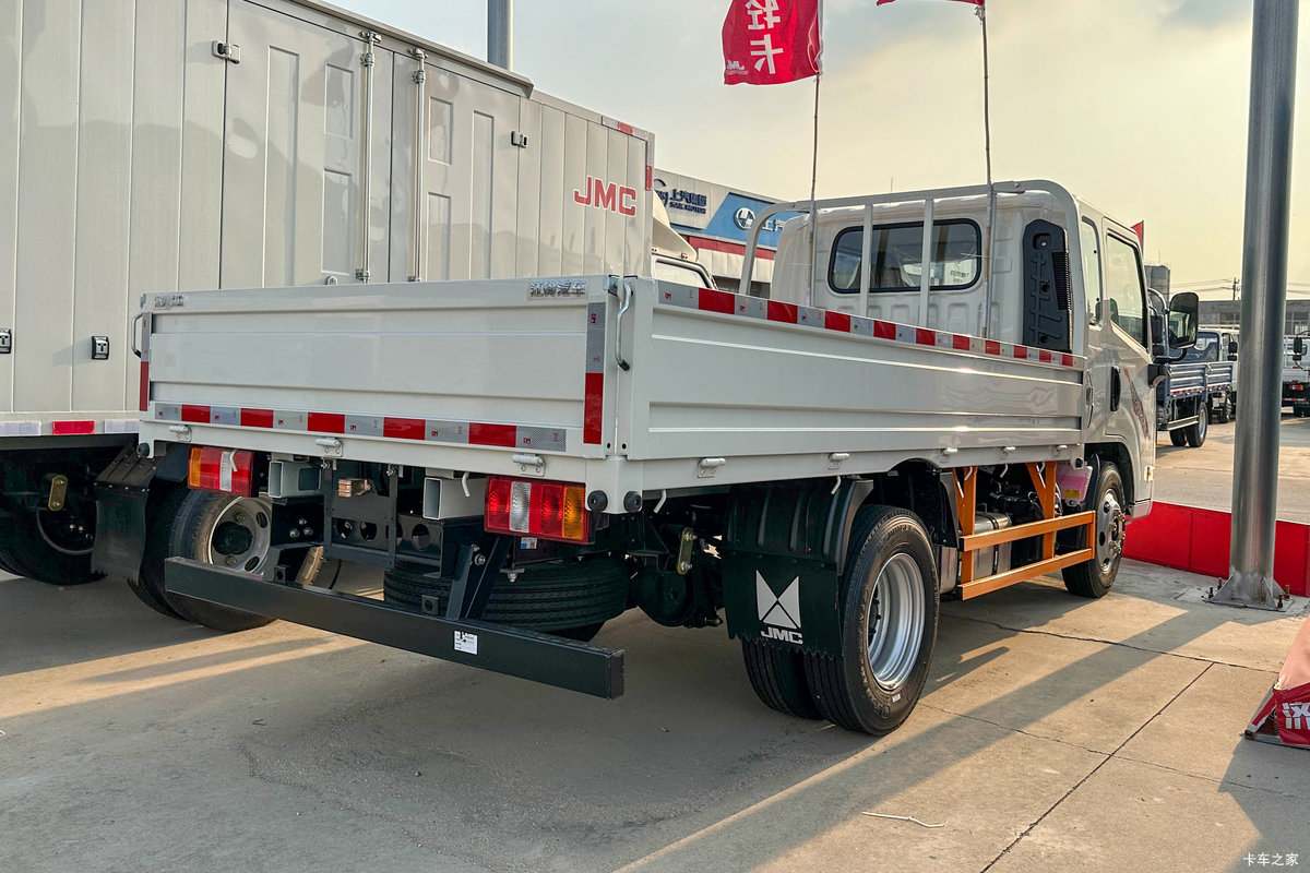 江铃全新顺达豪华款解析 136马力 城配轻载栏板轻卡创富优选