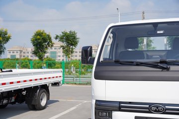 ���ǵ�T4 3.7�׵��Ŵ��綯�����Ῠ ����62.361kWhͼƬ