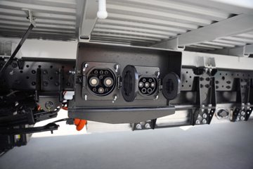 ���ǵ�T4 3.7�׵��Ŵ��綯�����Ῠ ����62.361kWhͼƬ