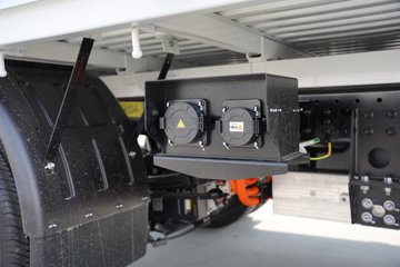 ���ǵ�T4 3.7�׵��Ŵ��綯�����Ῠ ����62.361kWhͼƬ