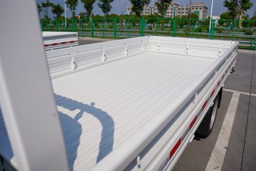 ���ǵ�T4 3.7�׵��Ŵ��綯�����Ῠ ����62.361kWhͼƬ