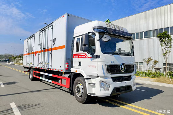 陕汽德龙L5000 245马力 4X2 6.8米易燃液体厢式运输车(楚胜牌)