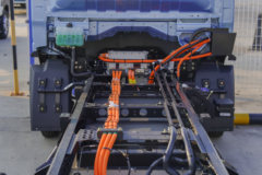 蓝擎X3 液刹 4.18米单排纯电动栏板轻卡 亿纬81.59kWh