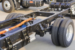 蓝擎X3 液刹 4.18米单排纯电动栏板轻卡 亿纬81.59kWh