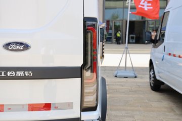 �������� ȫ˳T8 ���˰� 174���� 2.3T���� 3�� ����ߺ�˫̥����ջ���ͼƬ