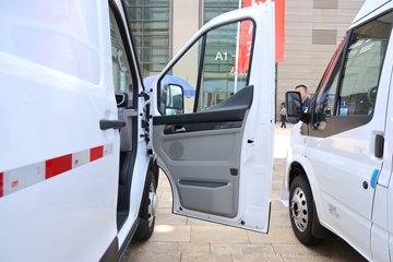 �������� ȫ˳T8 ���˰� 174���� 2.3T���� 3�� ����ߺ�˫̥����ջ���ͼƬ