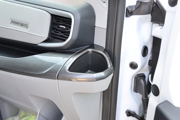 �������� ȫ˳T8 ���˰� 174���� 2.3T���� 3�� ����ߺ�˫̥����ջ���ͼƬ