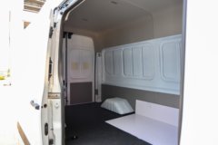 江铃汽车 全顺T8 货运版 174马力 2.3T柴油 3座 长轴高后双胎顶封闭货车