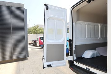 �������� ȫ˳T8 ���˰� 174���� 2.3T���� 3�� ����ߺ�˫̥����ջ���ͼƬ