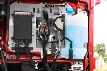 ���ӥ�� 12.5L LNG 500���� 6X4 һ�����12�� ǣ����ͼƬ