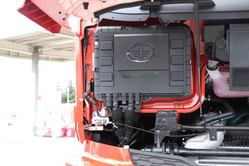 ���ӥ�� 12.5L LNG 500���� 6X4 һ�����12�� ǣ����ͼƬ