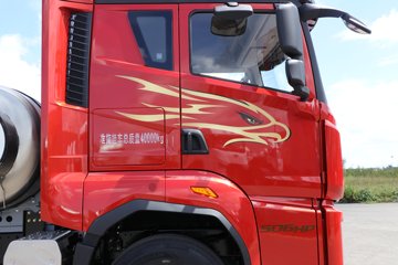 ���ӥ�� 12.5L LNG 500���� 6X4 һ�����12�� ǣ����ͼƬ