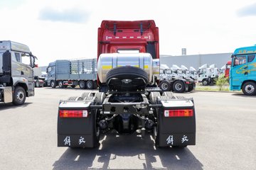 ���ӥ�� 12.5L LNG 500���� 6X4 һ�����12�� ǣ����ͼƬ