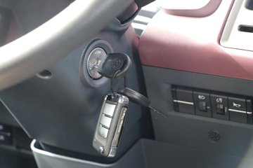 ���ӥ�� 12.5L LNG 500���� 6X4 һ�����12�� ǣ����ͼƬ