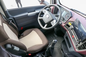 ���ӥ�� 12.5L LNG 500���� 6X4 һ�����12�� ǣ����ͼƬ