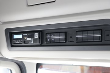 ���ӥ�� 12.5L LNG 500���� 6X4 һ�����12�� ǣ����ͼƬ