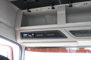 ���ӥ�� 12.5L LNG 500���� 6X4 һ�����12�� ǣ����ͼƬ