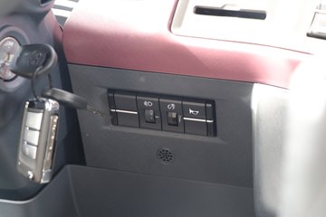 ���ӥ�� 12.5L LNG 500���� 6X4 һ�����12�� ǣ����ͼƬ