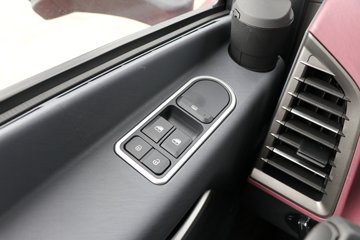 ���ӥ�� 12.5L LNG 500���� 6X4 һ�����12�� ǣ����ͼƬ