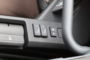 ���ӥ�� 12.5L LNG 500���� 6X4 һ�����12�� ǣ����ͼƬ