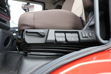 ���ӥ�� 12.5L LNG 500���� 6X4 һ�����12�� ǣ����ͼƬ