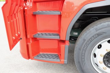 ���ӥ�� 12.5L LNG 500���� 6X4 һ�����12�� ǣ����ͼƬ