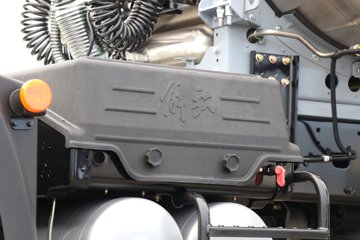 ���ӥ�� 12.5L LNG 500���� 6X4 һ�����12�� ǣ����ͼƬ