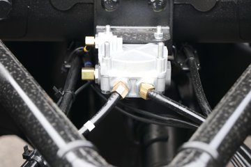 ���ӥ�� 12.5L LNG 500���� 6X4 һ�����12�� ǣ����ͼƬ