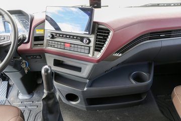 ���ӥ�� 11.1L���� 490���� 6X4 һ�����12�� ǣ����ͼƬ