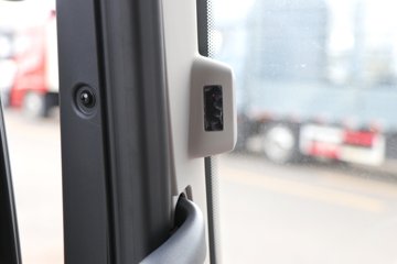 ���ӥ�� 11.1L���� 490���� 6X4 һ�����12�� ǣ����ͼƬ