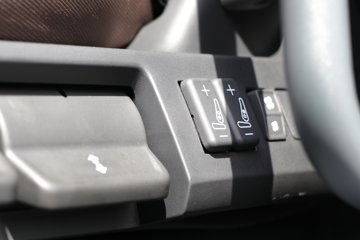 ���ӥ�� 11.1L���� 490���� 6X4 һ�����12�� ǣ����ͼƬ