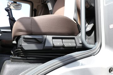 ���ӥ�� 11.1L���� 490���� 6X4 һ�����12�� ǣ����ͼƬ