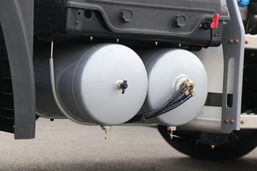 ���ӥ�� 11.1L���� 490���� 6X4 һ�����12�� ǣ����ͼƬ