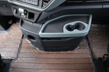 ���ӥ�� ����� 15.6L LNG 660���� 6X4 һ�����12�� AMT�Զ��� ǣ����ͼƬ