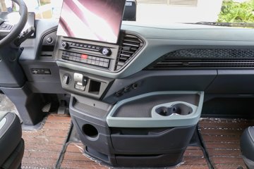 ���ӥ�� ����� 15.6L LNG 660���� 6X4 һ�����12�� AMT�Զ��� ǣ����ͼƬ