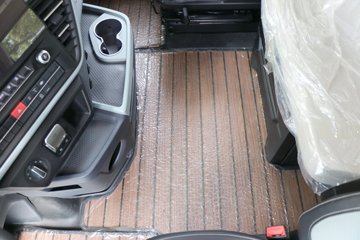 ���ӥ�� ����� 15.6L LNG 660���� 6X4 һ�����12�� AMT�Զ��� ǣ����ͼƬ