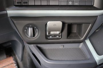 ���ӥ�� ����� 15.6L LNG 660���� 6X4 һ�����12�� AMT�Զ��� ǣ����ͼƬ