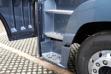 ���ӥ�� ����� 15.6L LNG 660���� 6X4 һ�����12�� AMT�Զ��� ǣ����ͼƬ