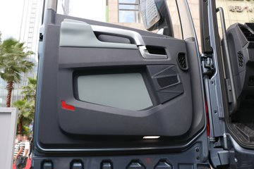 ���ӥ�� ����� 15.6L LNG 660���� 6X4 һ�����12�� AMT�Զ��� ǣ����ͼƬ