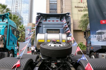 ���ӥ�� ����� 15.6L LNG 660���� 6X4 һ�����12�� AMT�Զ��� ǣ����ͼƬ