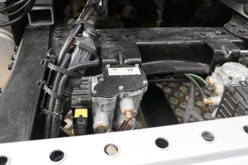 ���ӥ�� ����� 15.6L LNG 660���� 6X4 һ�����12�� AMT�Զ��� ǣ����ͼƬ