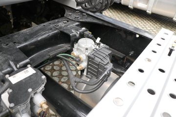 ���ӥ�� ����� 15.6L LNG 660���� 6X4 һ�����12�� AMT�Զ��� ǣ����ͼƬ