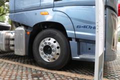 青岛解放 鹰航 智尊版 13.2L柴油 640马力 6X4 一汽解放12档 AMT自动档 牵引车