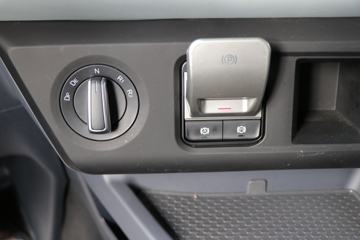 �ൺ��� ӥ�� ����� 13.2L���� 640���� 6X4 һ�����12�� AMT�Զ��� ǣ����ͼƬ
