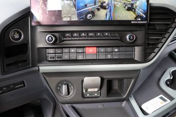 �ൺ��� ӥ�� ����� 13.2L���� 640���� 6X4 һ�����12�� AMT�Զ��� ǣ����ͼƬ